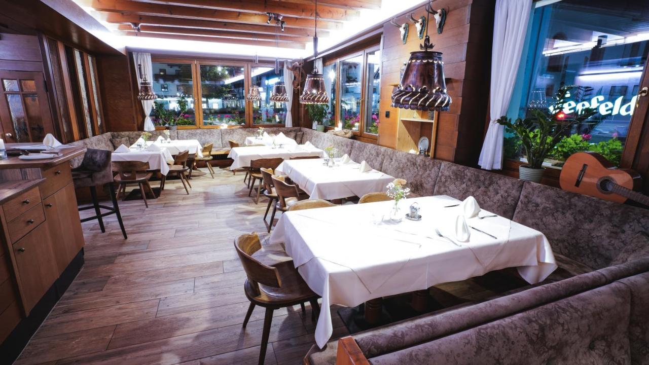 Tiroler Weinstube Aparthotel Seefeld in Tirol Bagian luar foto