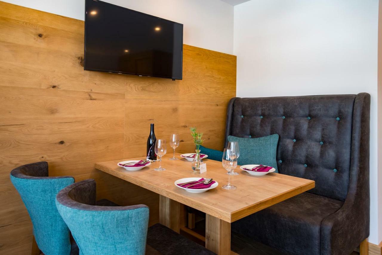 Tiroler Weinstube Aparthotel Seefeld in Tirol Bagian luar foto