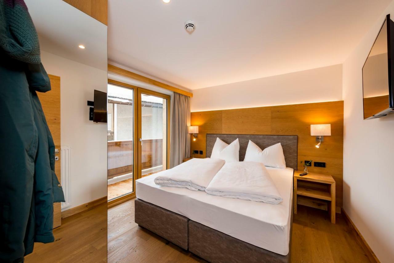 Tiroler Weinstube Aparthotel Seefeld in Tirol Bagian luar foto