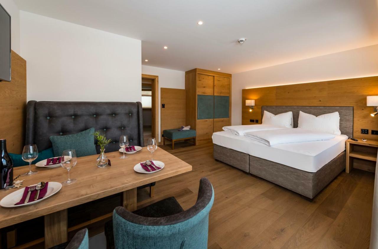 Tiroler Weinstube Aparthotel Seefeld in Tirol Bagian luar foto