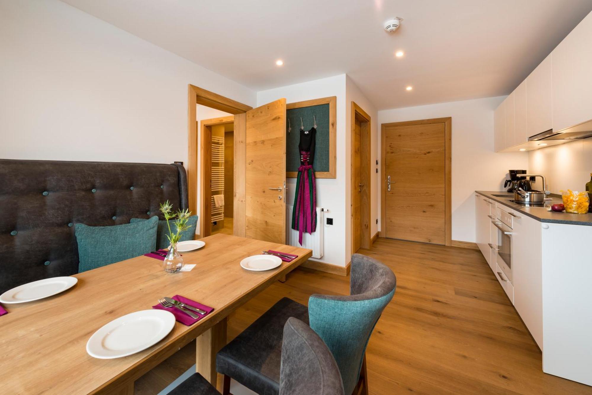 Tiroler Weinstube Aparthotel Seefeld in Tirol Bagian luar foto
