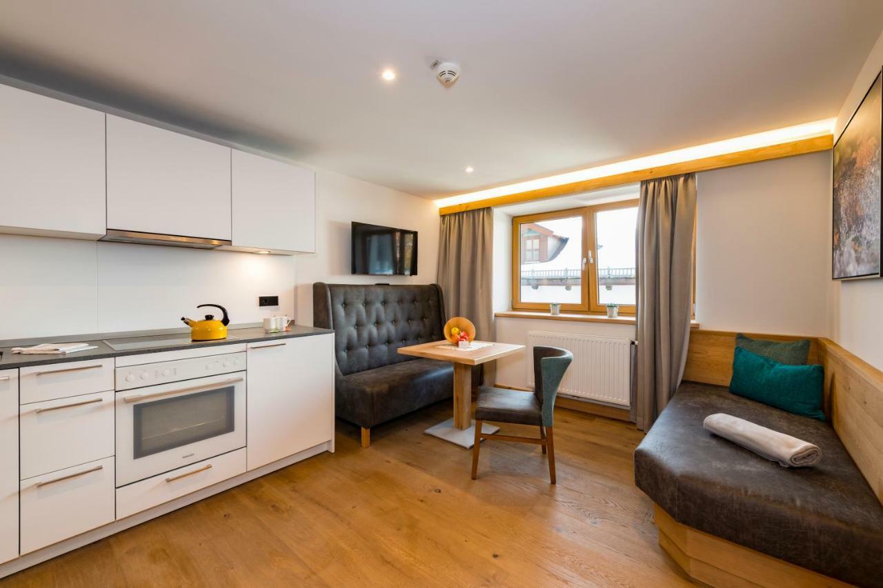 Tiroler Weinstube Aparthotel Seefeld in Tirol Bagian luar foto